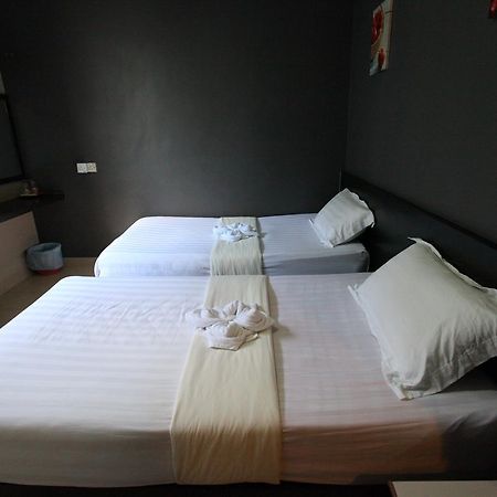 Mandarin Hotel Кучинг Экстерьер фото