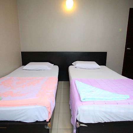 Mandarin Hotel Кучинг Экстерьер фото
