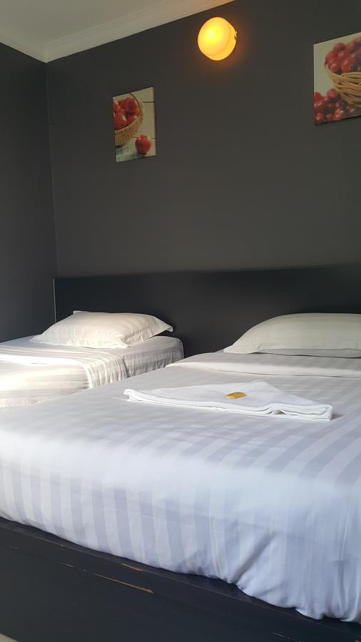 Mandarin Hotel Кучинг Экстерьер фото