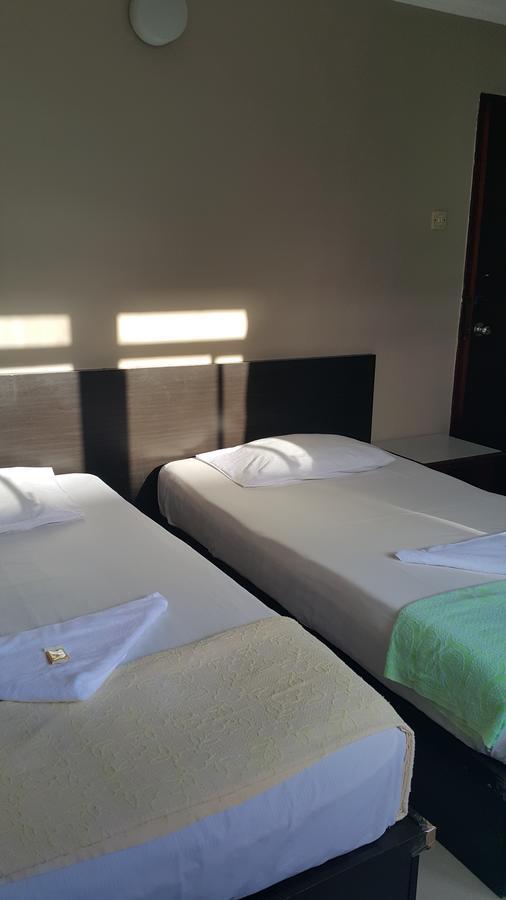 Mandarin Hotel Кучинг Экстерьер фото