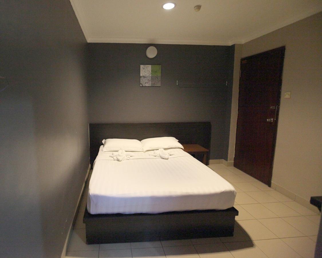 Mandarin Hotel Кучинг Экстерьер фото